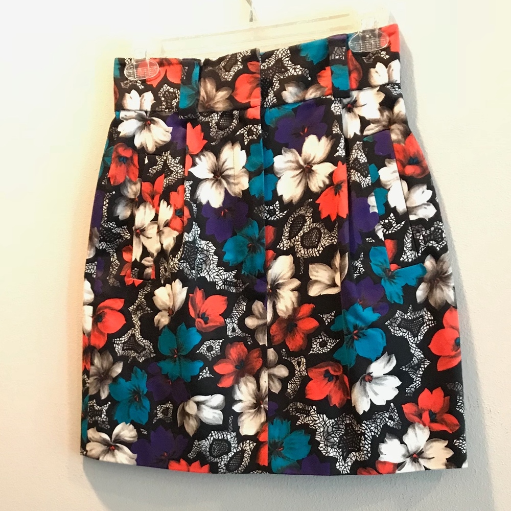 French Connection Floral Mini Skirt w Pockets